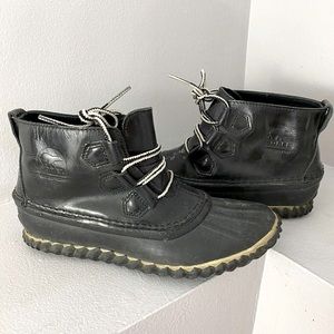 Sorel black ankle out and about boots